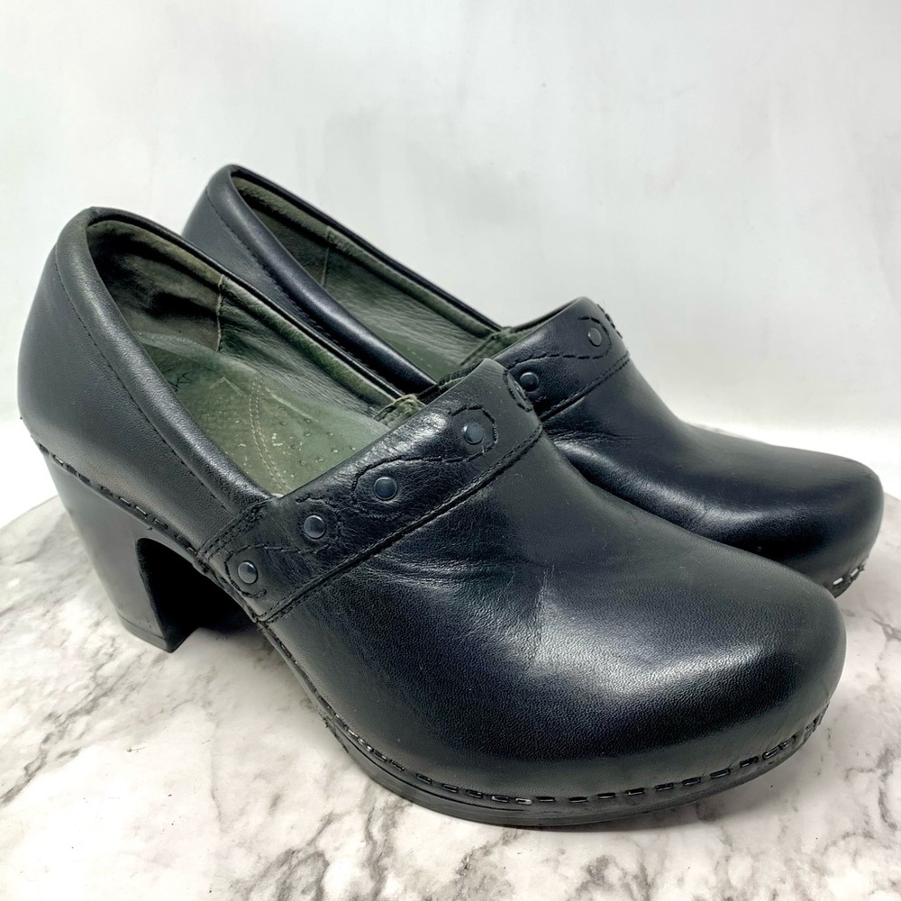 Dansko Riki Black Leather Studded Platform Clogs 39 Comfort Edgy Artsy Classic